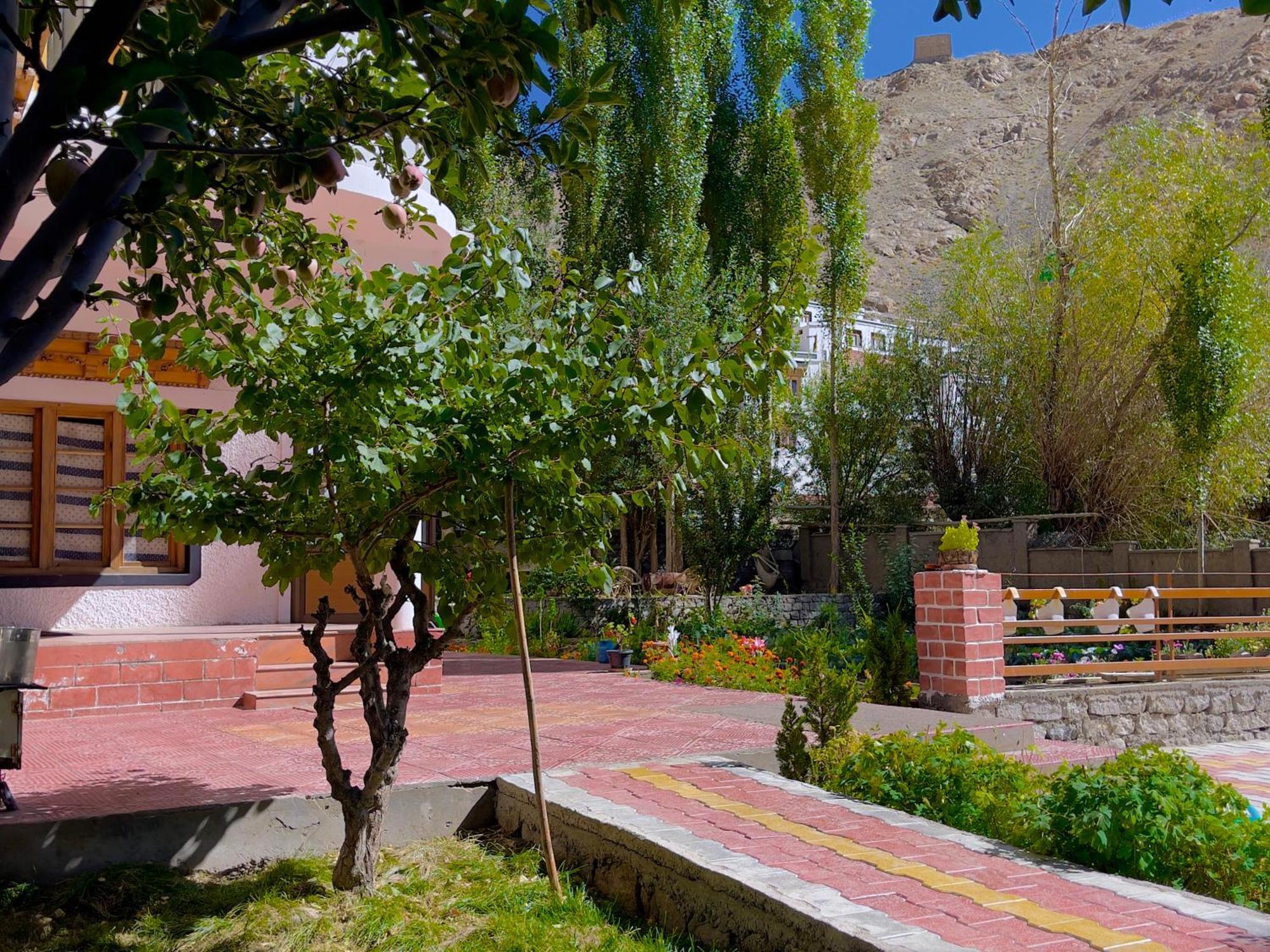 Hotel Rock Castle Residency Leh Exterior foto